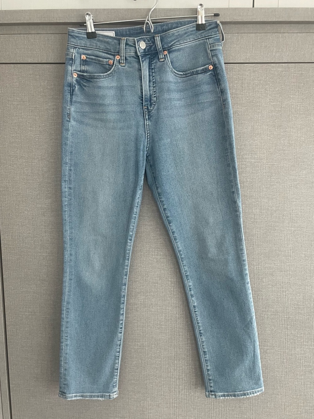 GAP Straight-Leg Women's Jeans in Light Blue Wash